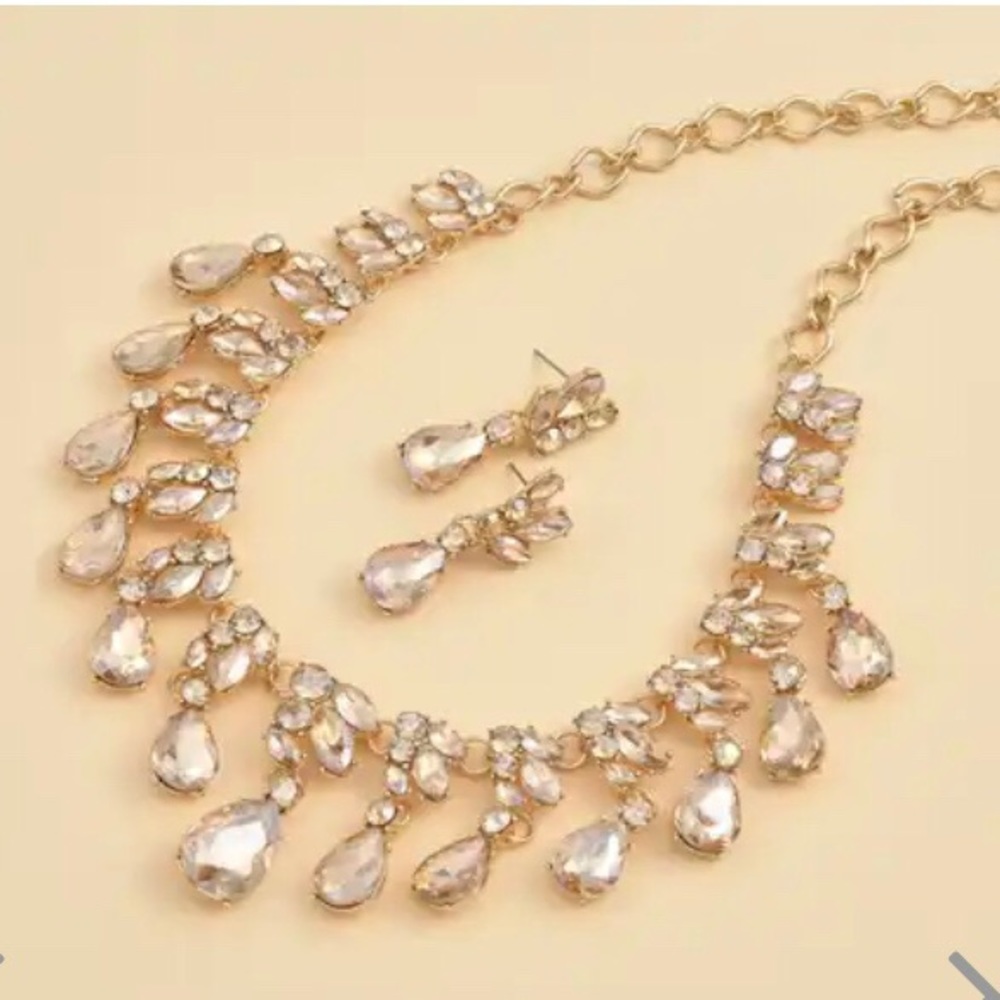 New Necklace and Earrings Austrian Crystal Gold Tone New